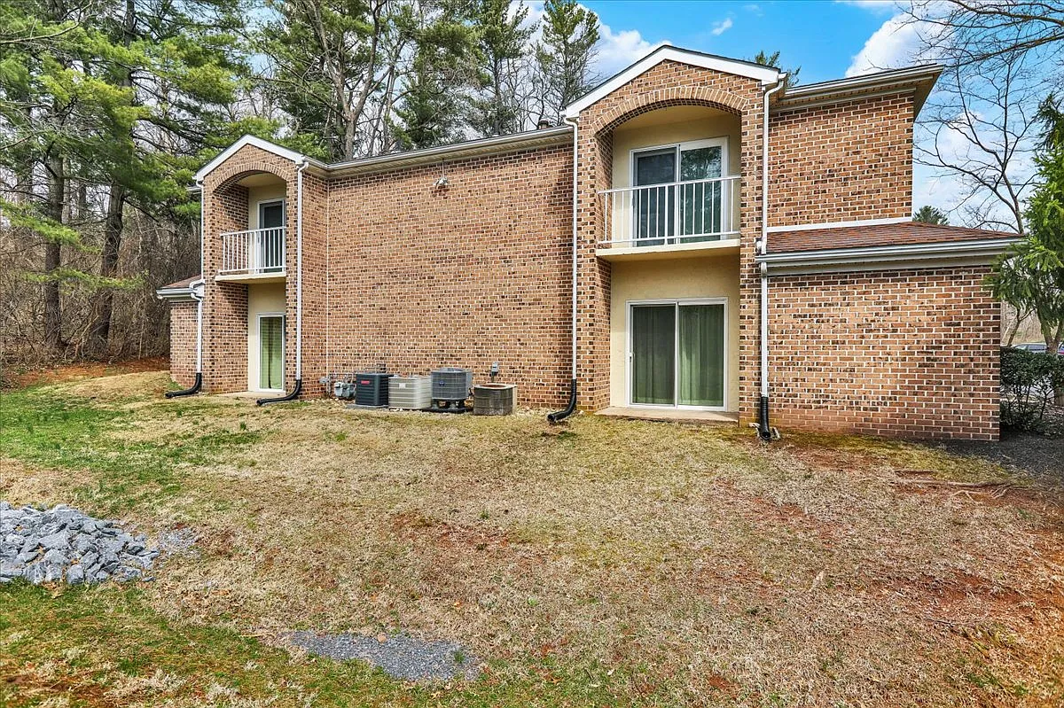 2 bed, 1228 sqft, $1,695 — Photo 2