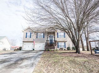 521 Ashton Manor Dr, Loganville, GA 30052