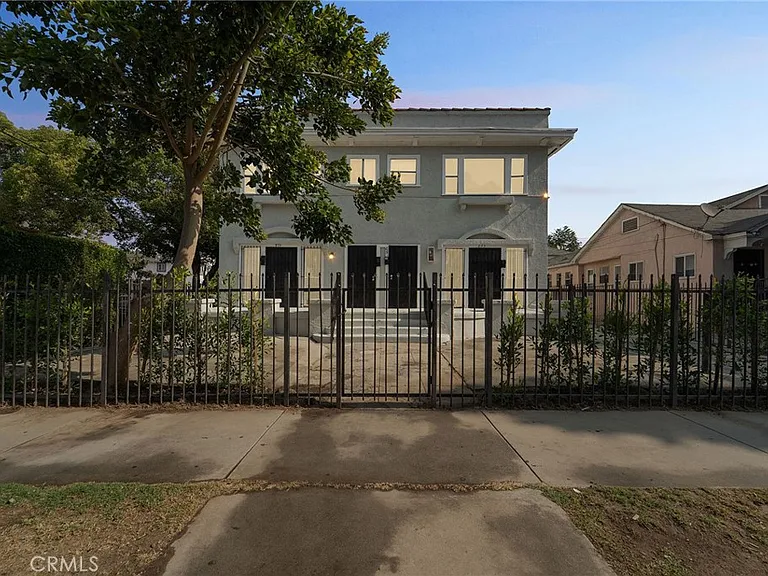 875 W 41st Dr — Photo 1