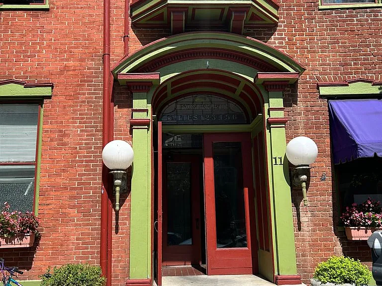 25 W Pomfret St — Photo 1