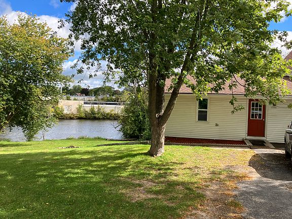 3rd image of 1753 River Dr