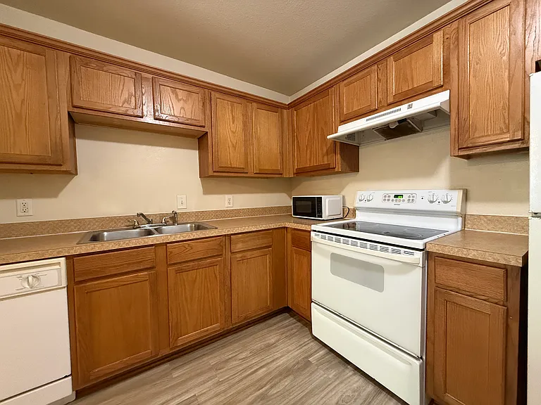 630 Schmitz Ave #5 — Photo 8