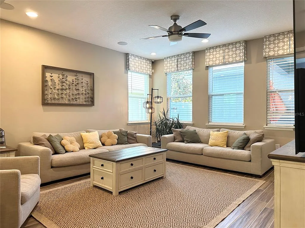 4 bed, 3.0 bath, 2052 sqft, $3,400 — Photo 4