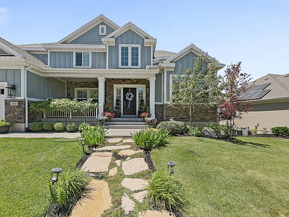 3rd image of 2112 E Tuscany Creek Way