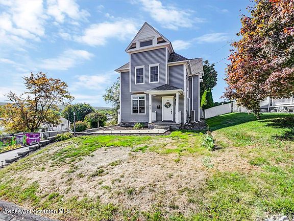 4th image of 607 Jenkins St