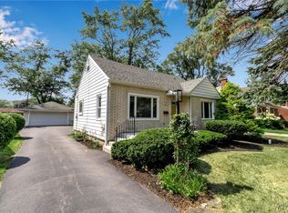 223 S Forest Rd, Williamsville, NY 14221