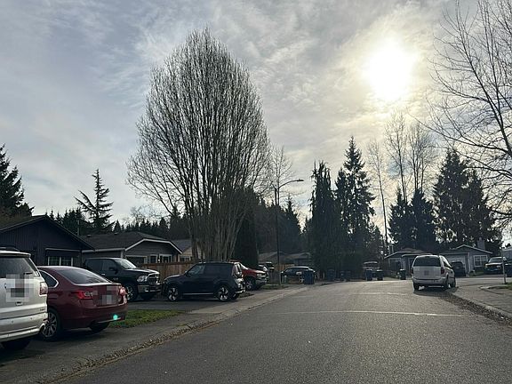 4th image of 10106 54th Dr NE