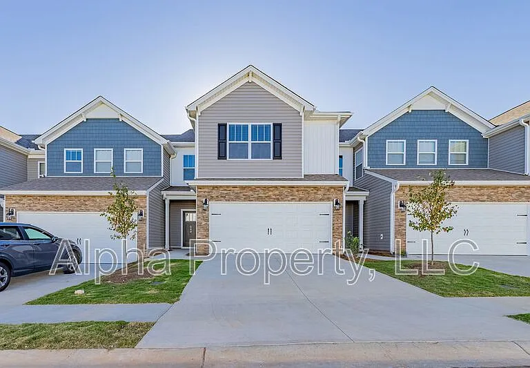 540 Yellow Fox Rd — Photo 1