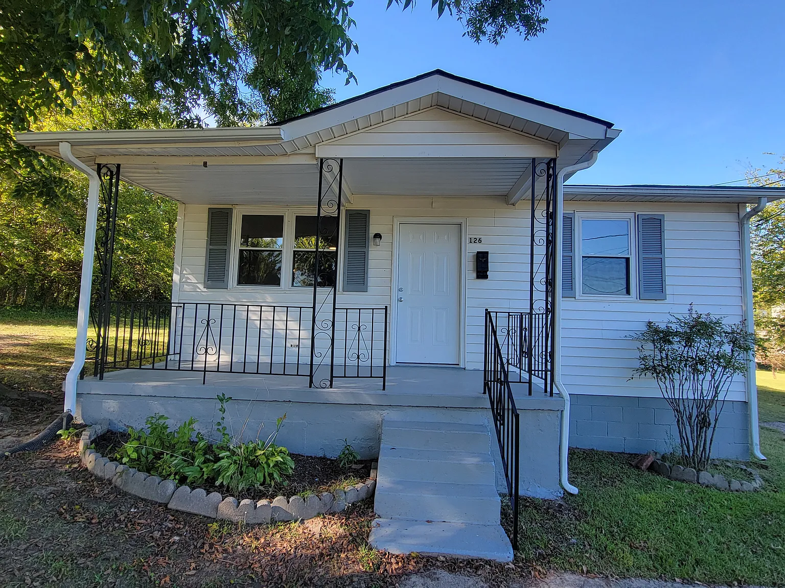 2 bed, 1.5 bath, 632 sqft, $1,250 — Photo 2