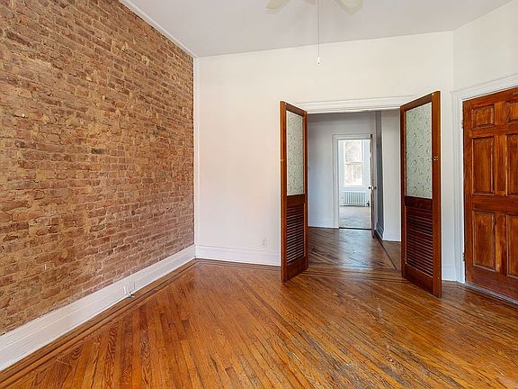 5th image of 912 Brooklyn Ave
