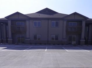 1904 Henry Dr APT 2, Wamego, KS 66547