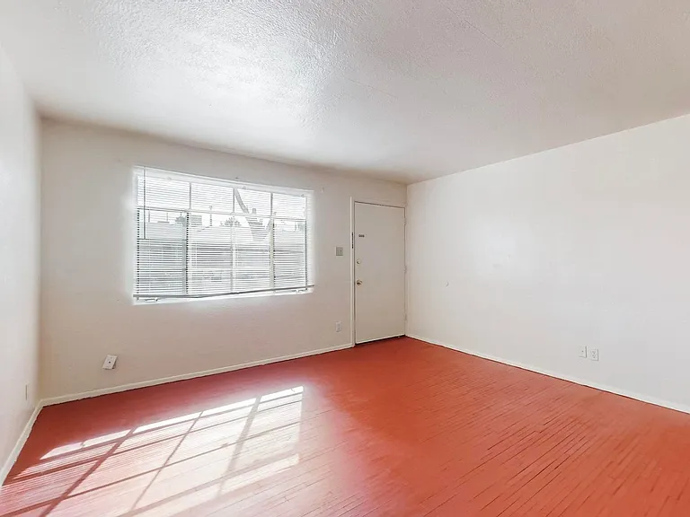1033 Louisiana Blvd SE — Photo 13