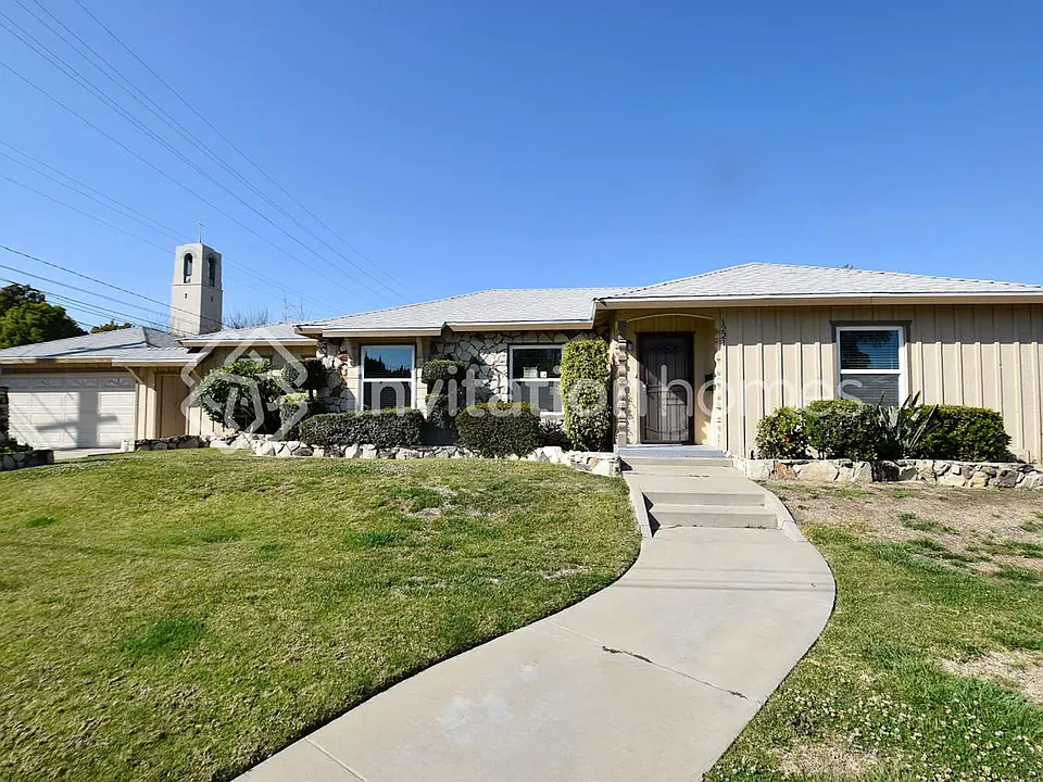 1221 E Roosevelt Rd
