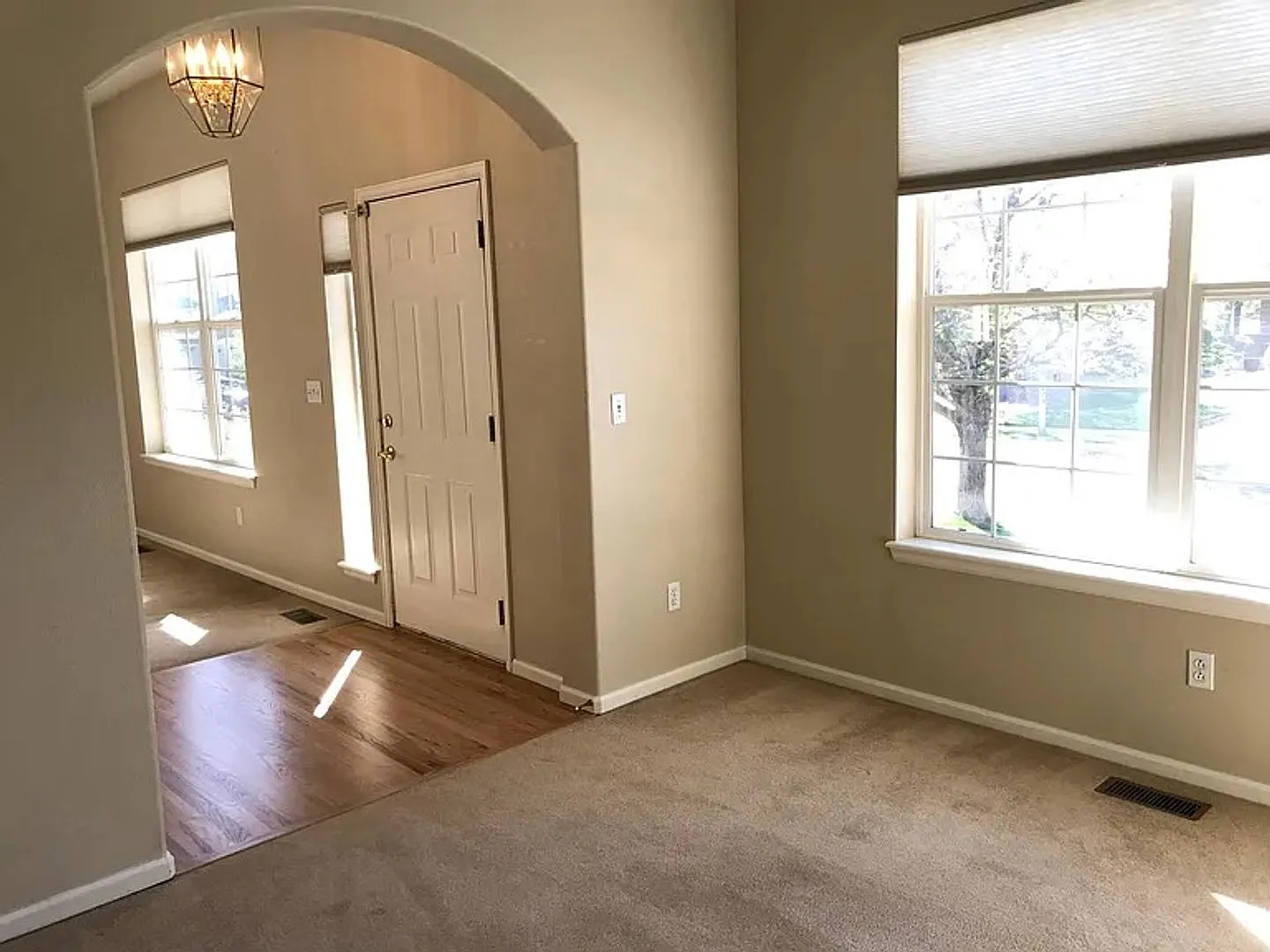Bright & Spacious Broadlands Ranch with 2.5 Car Garage — Photo 4