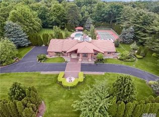 30 Coves Run, Oyster Bay Cove, NY 11791
