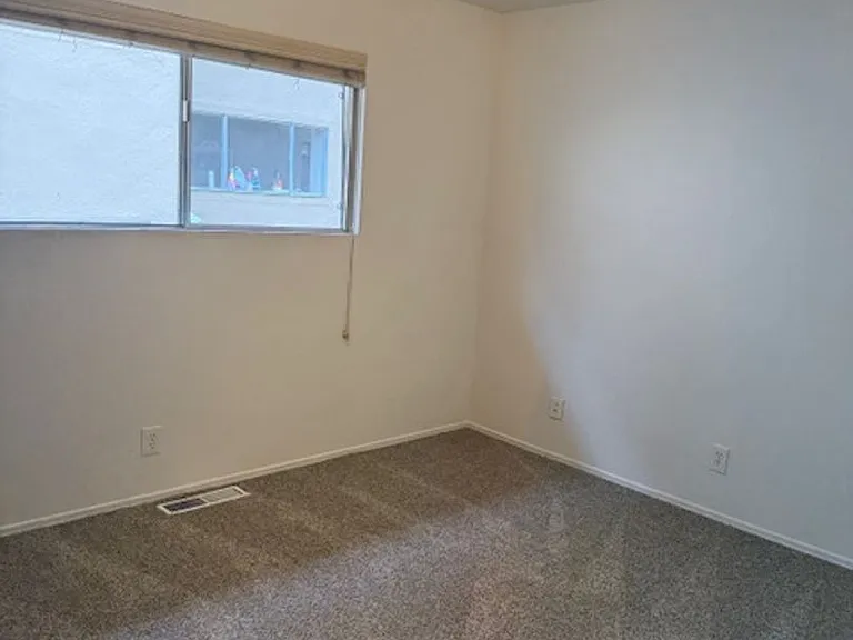 544 Van Buren St — Photo 9