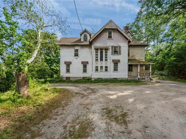 22 Main St, Scituate, RI 02831
