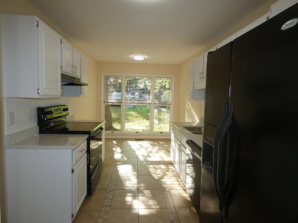 Kitchen with breakfast nook