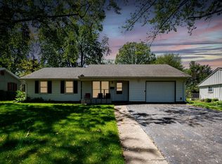 321 Rowe Dr, Bloomington, IL 61701