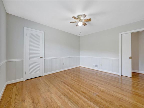 4th image of 3579 Hartland Rd SW