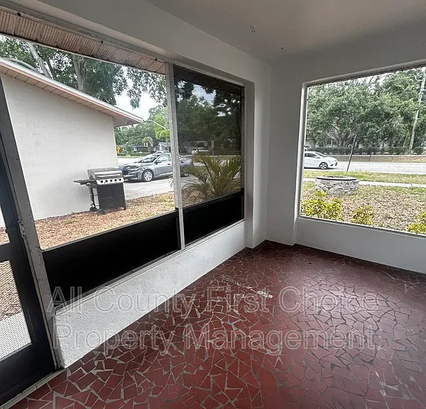 556 Patricia Ave — Photo 9