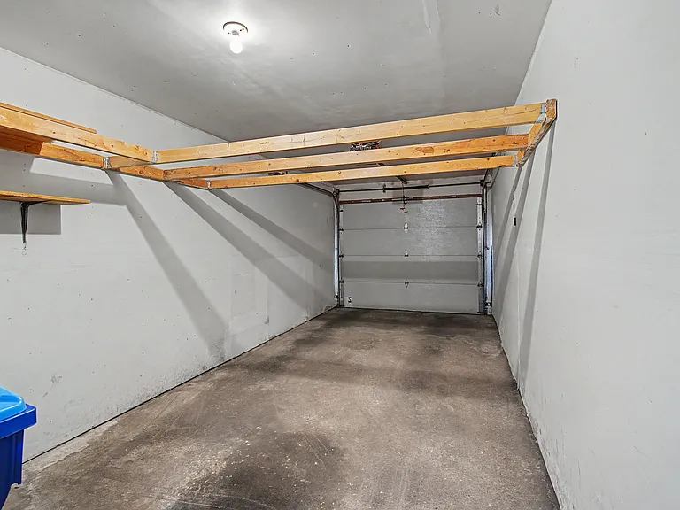 1 car garage on main level