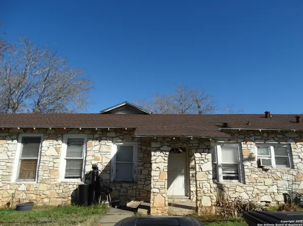 450 N Fifth St., Poteet, TX 78065