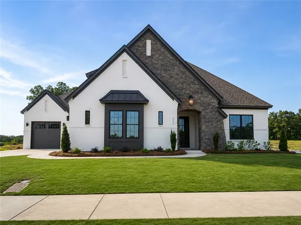 1049 Hogan Dr, Auburn, AL 36830