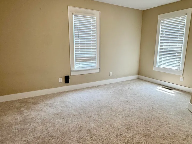 1105 College St — Photo 12