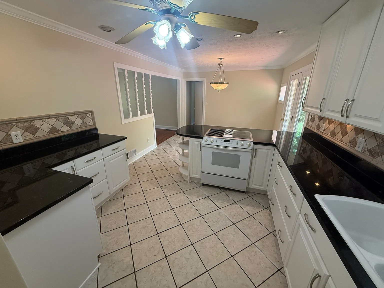 3 bed, 1236 sqft, $2,125 — Photo 2