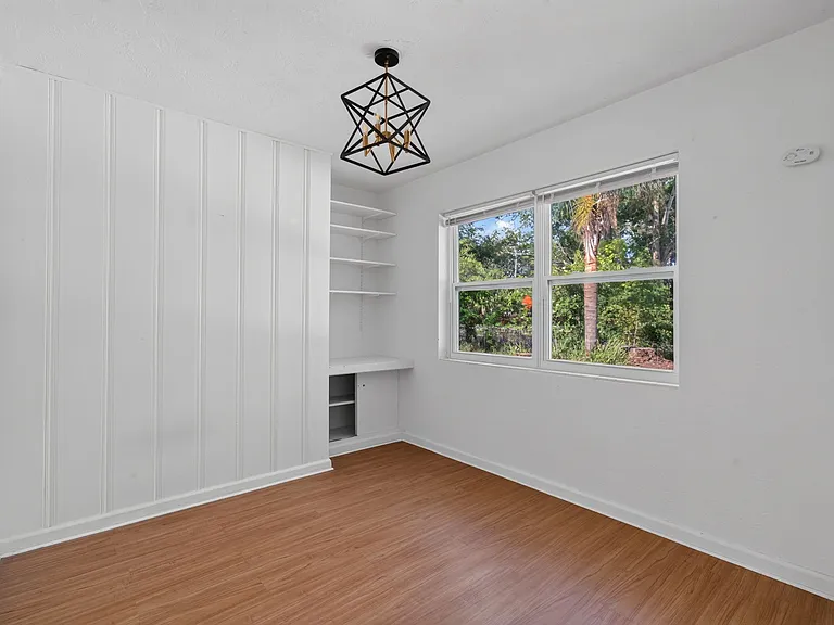 1524 NE 8th St — Photo 13