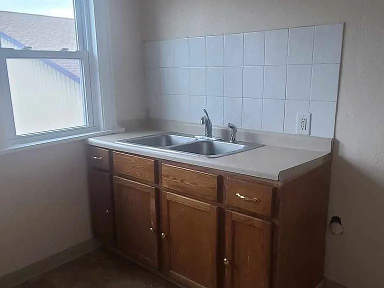 2415 Lathrop Ave #2 — Photo 3