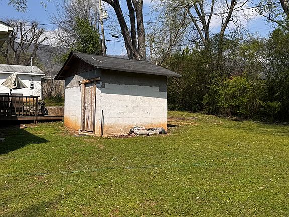 3rd image of 169 E Maryland Ave