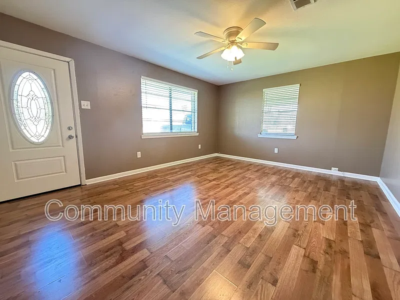 3 bed, 1.5 bath, 1250 sqft, $1,250 — Photo 3