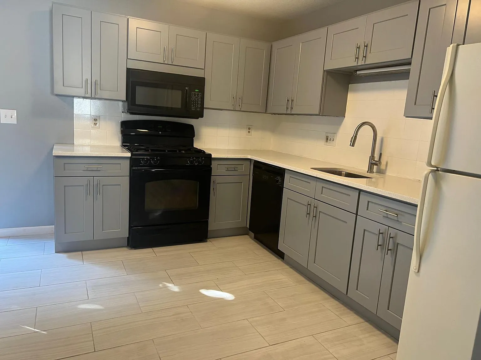 2 bed, 1.5 bath, 1140 sqft, $2,200 — Photo 4