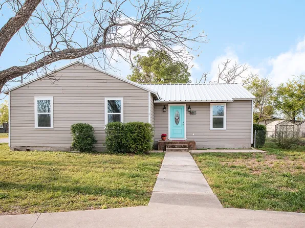 201 W Pearl St, Brady, TX 76825