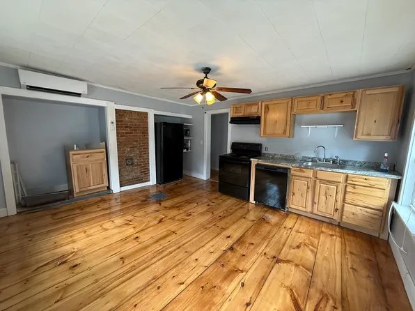 110 Main St #2, Epping, NH 03042