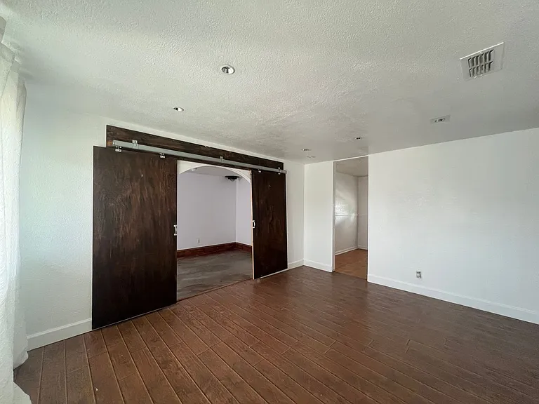 1736 N Penasco Dr — Photo 2