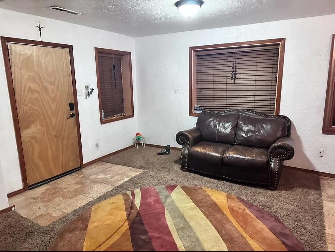 2 bed, 1000 sqft, $2,200 — Photo 3