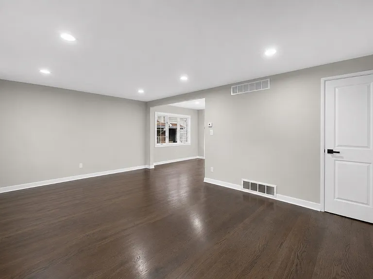 11623 S Aberdeen St — Photo 2