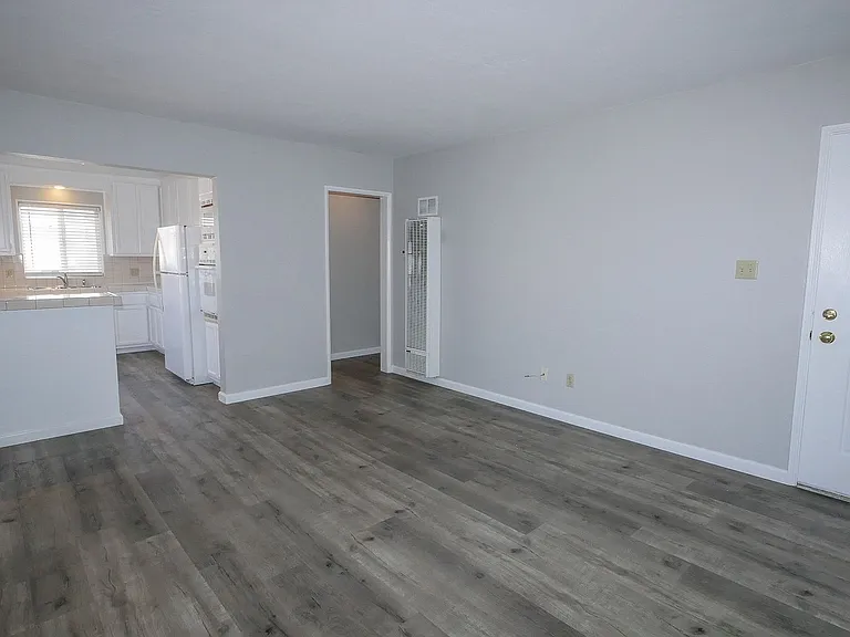 1050 Hornblend St — Photo 3