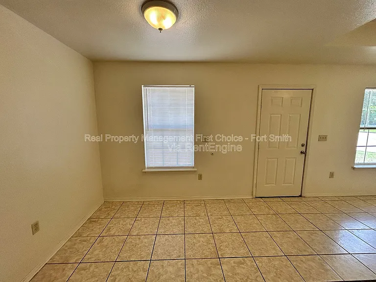 1447 Brazil Ave — Photo 4