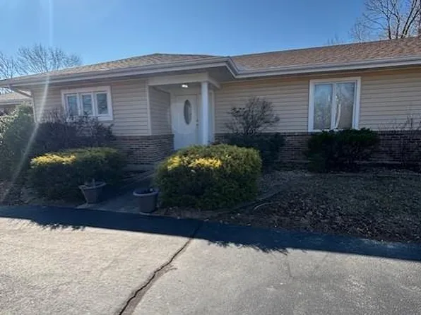 18506 Royal Dr, Warrenton, MO 63383