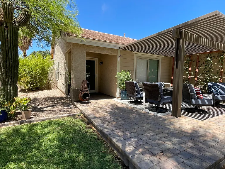 454 W Midland Ln — Photo 4