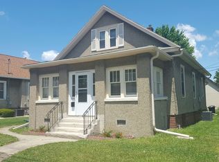 611 12th St, Peru, IL 61354