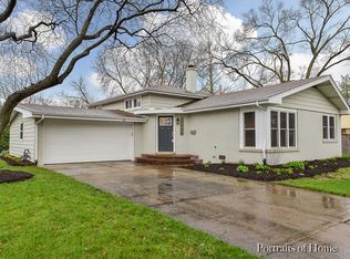 216 Sycamore Dr, Naperville, IL 60540