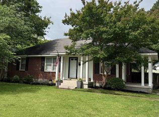 1343 Colonial Rd, Memphis, TN 38117