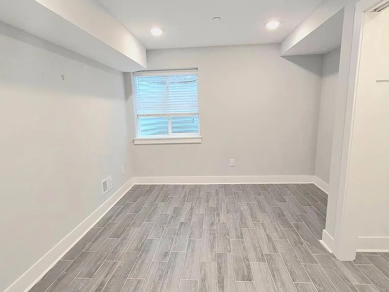 5233 Chancellor St #1 — Photo 12