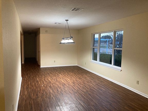 5th image of 281 Lakeside Dr