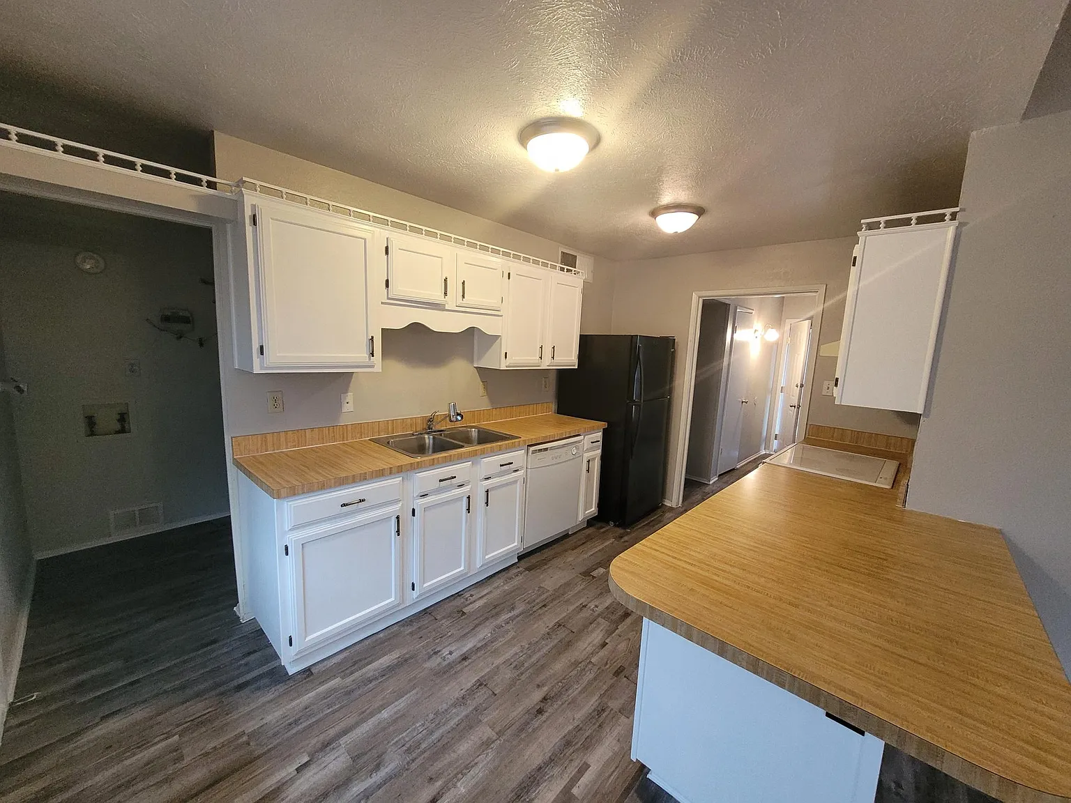 3 bed, 1947 sqft, $1,900 — Photo 4